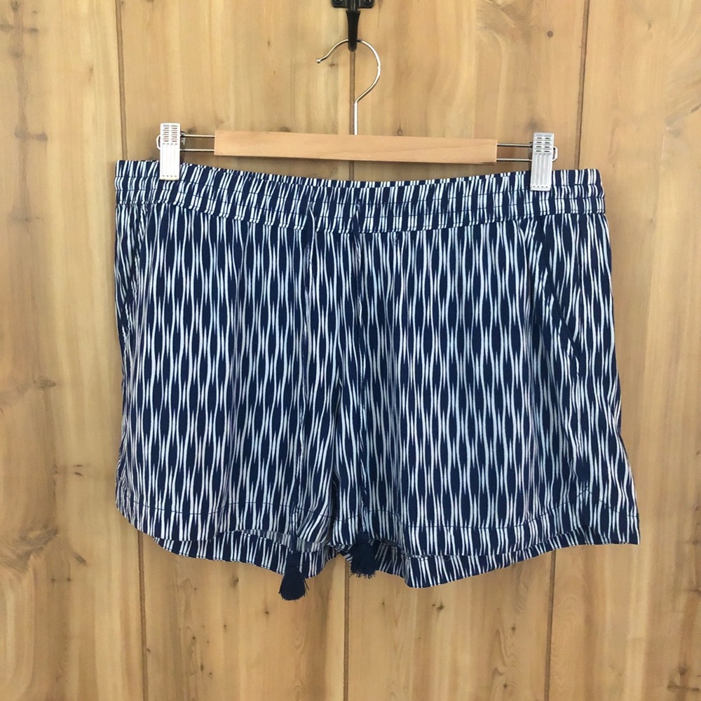 Stylus print shorts EUC